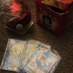 23karat Gold Charizard With Pokeball Case And Trivia Cards.